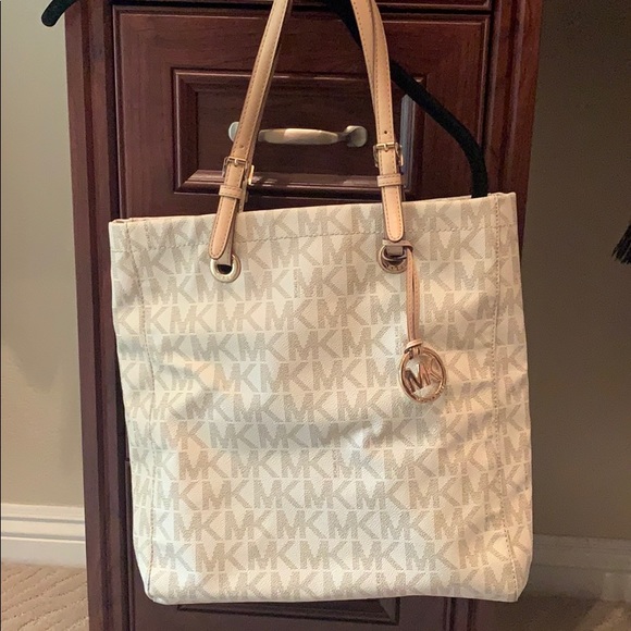 Michael Kors Handbag - Picture 1 of 3